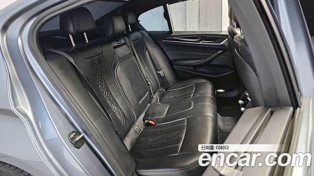 BMW 5 Series 2019 — ფოტო 12/20