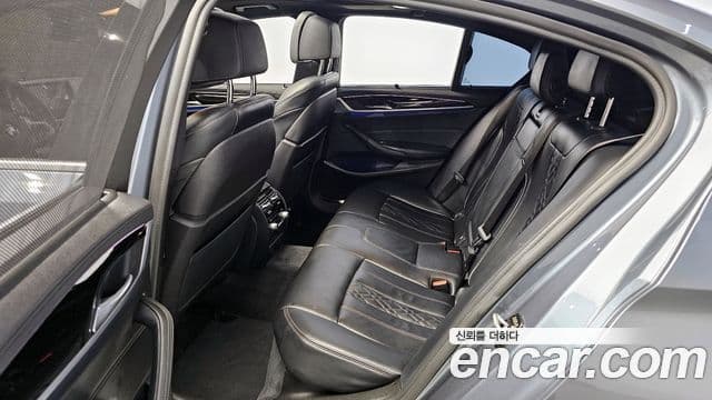 BMW 5 Series 2019 — ფოტო 13/20
