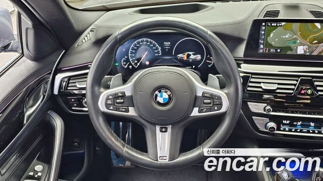 BMW 5 Series 2019 — ფოტო 14/20