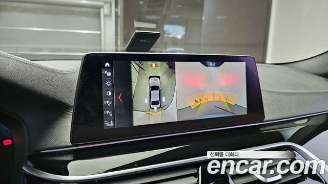 BMW 5 Series 2019 — ფოტო 16/20