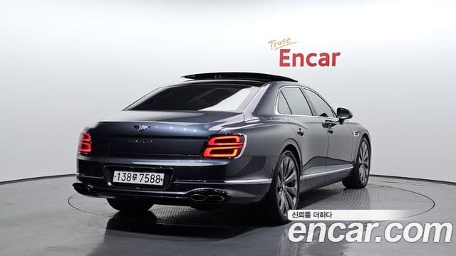 Bentley Flying Spur 2021 — ფოტო 2/20