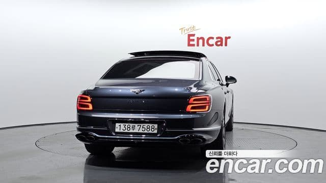 Bentley Flying Spur 2021 — ფოტო 4/20