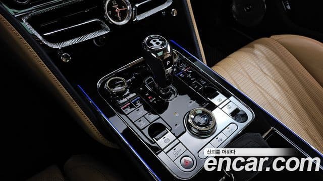 Bentley Flying Spur 2021 — ფოტო 9/20