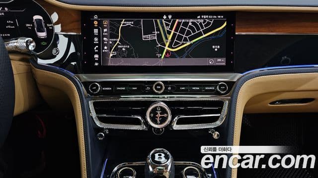 Bentley Flying Spur 2021 — ფოტო 14/20