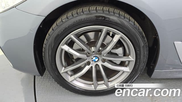 BMW 5 Series 2018 — ფოტო 5/19