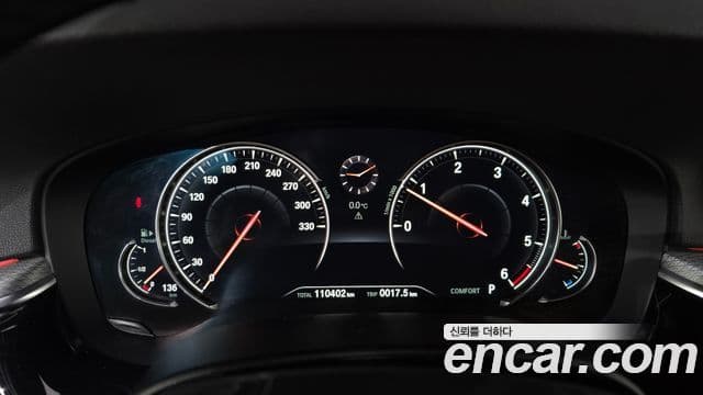 BMW 5 Series 2018 — ფოტო 8/19
