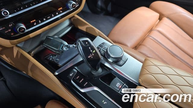BMW 5 Series 2018 — ფოტო 9/19