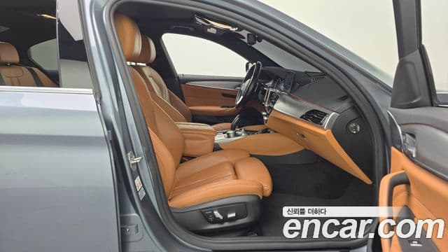 BMW 5 Series 2018 — ფოტო 11/19