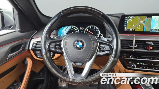 BMW 5 Series 2018 — ფოტო 13/19