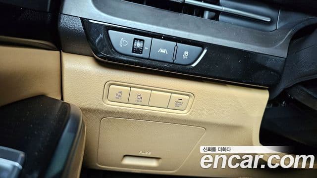 Kia Carnival 2023 — Şəkil 17/20