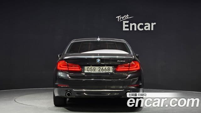BMW 5 Series 2018 — ფოტო 2/19