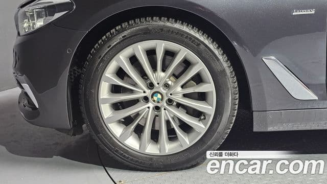 BMW 5 Series 2018 — ფოტო 3/19