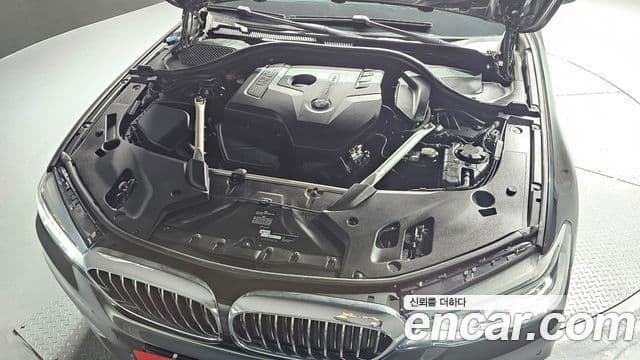 BMW 5 Series 2018 — ფოტო 4/19