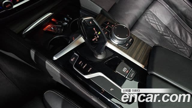 BMW 5 Series 2018 — ფოტო 6/19