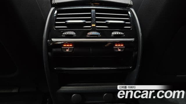 BMW 5 Series 2018 — ფოტო 17/19