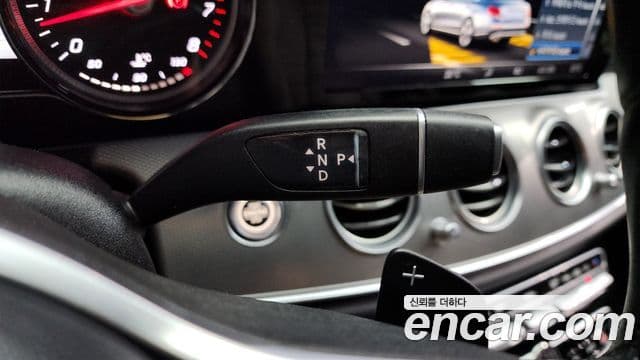 Mercedes-Benz E-Class 2018 — Şəkil 9/20
