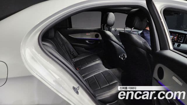 Mercedes-Benz E-Class 2018 — Şəkil 12/20