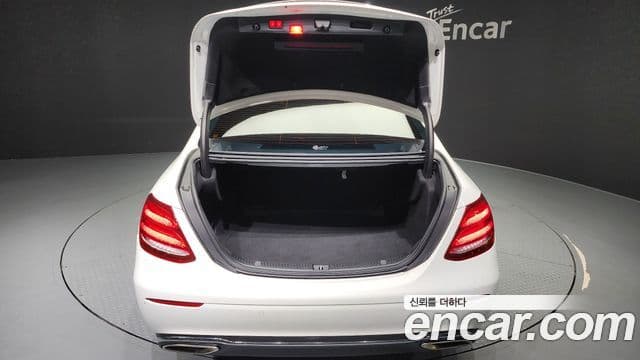 Mercedes-Benz E-Class 2018 — Şəkil 20/20