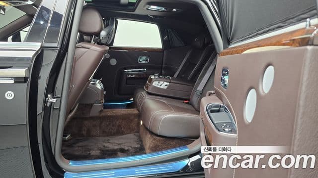 Rolls-Royce Ghost 2020 — Şəkil 8/20