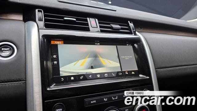 Land Rover Discovery 5 2018 — Photo 8/20