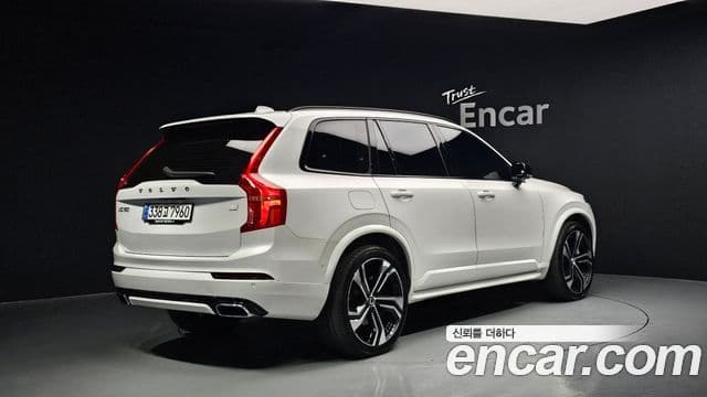 Volvo XC90 2020 — Фото 1/20