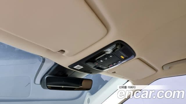 Kia Carnival 2021 — ფოტო 17/20