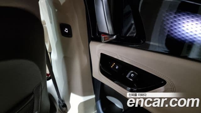 Kia Carnival 2021 — ფოტო 18/20
