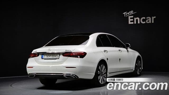 Mercedes-Benz E-Class 2022 — ფოტო 2/20