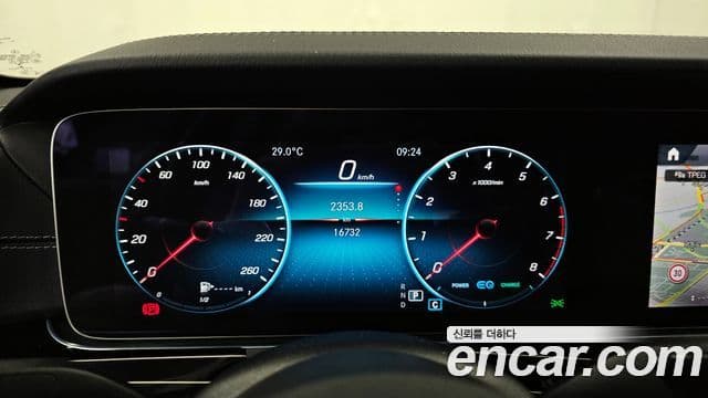 Mercedes-Benz E-Class 2022 — ფოტო 8/20