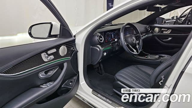 Mercedes-Benz E-Class 2022 — ფოტო 10/20