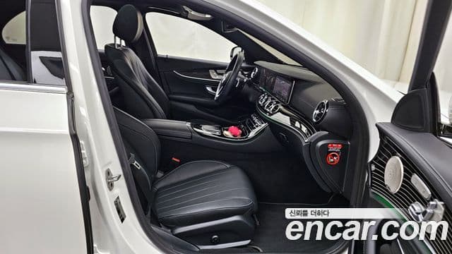 Mercedes-Benz E-Class 2022 — ფოტო 11/20