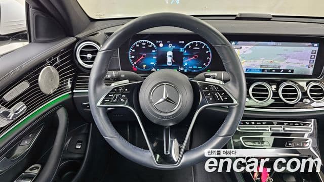 Mercedes-Benz E-Class 2022 — ფოტო 13/20