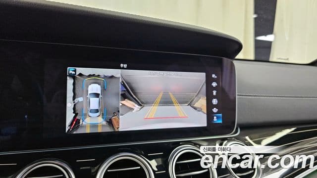 Mercedes-Benz E-Class 2022 — ფოტო 15/20