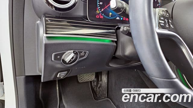 Mercedes-Benz E-Class 2022 — ფოტო 16/20