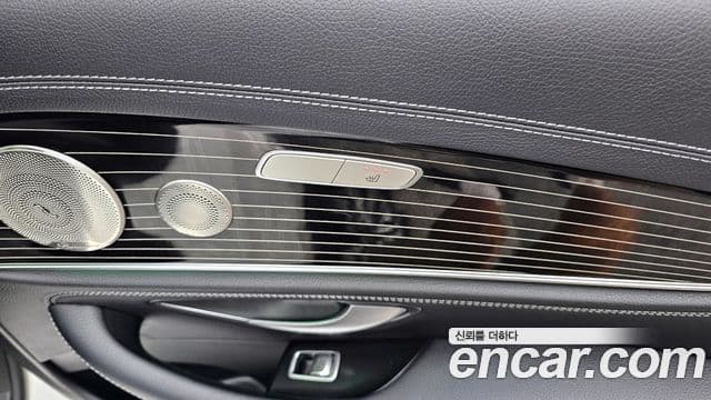 Mercedes-Benz E-Class 2022 — ფოტო 18/20