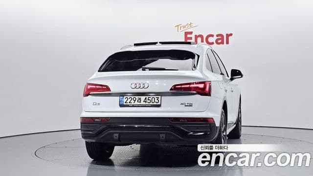Audi Q5 2023 — Photo 2/20