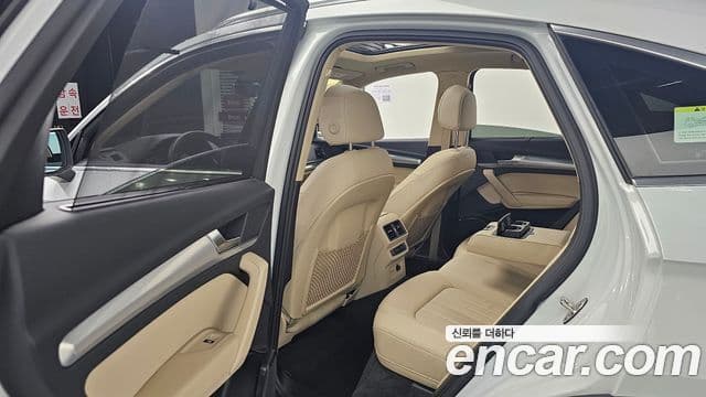 Audi Q5 2023 — Şəkil 13/20