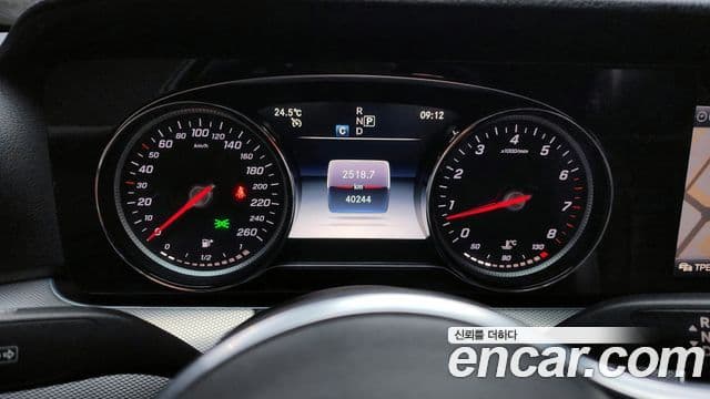 Mercedes-Benz E-Class 2020 — ფოტო 8/20