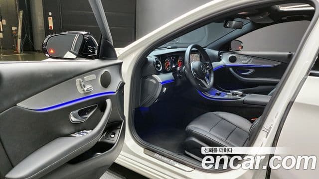 Mercedes-Benz E-Class 2020 — ფოტო 11/20