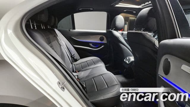 Mercedes-Benz E-Class 2020 — ფოტო 12/20