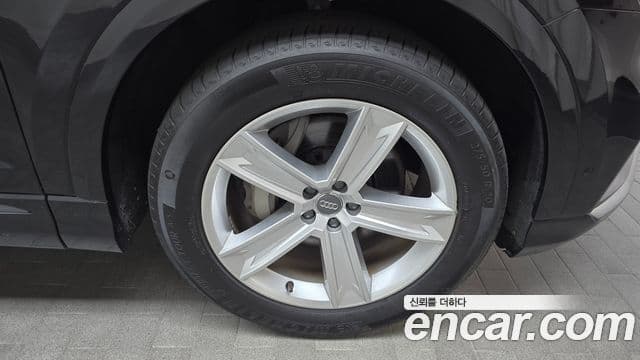 Audi Q7 2020 — ფოტო 5/20