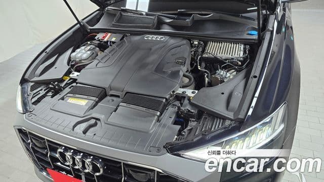 Audi Q7 2020 — ფოტო 6/20