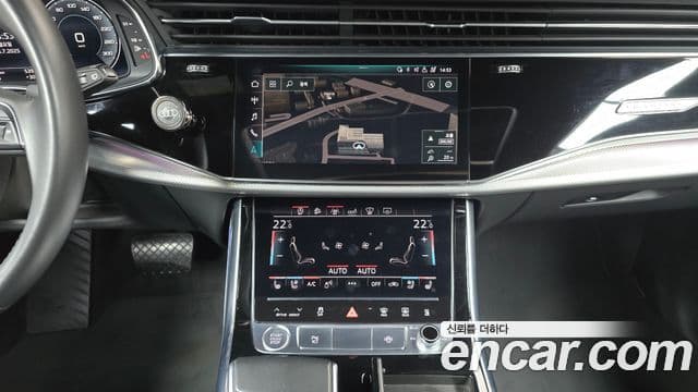 Audi Q7 2020 — ფოტო 14/20
