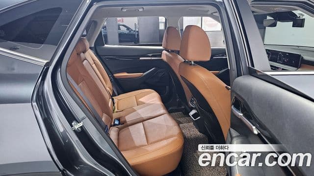 Kia Seltos 2023 — Şəkil 10/20