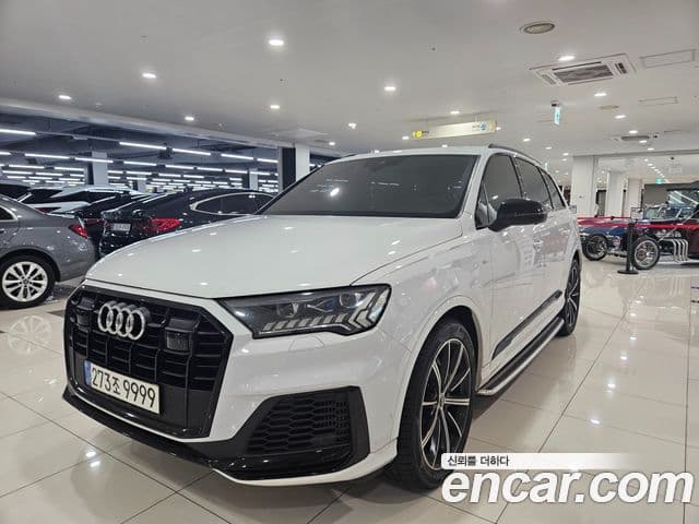 Audi Q7 2021 — ფოტო 1/17