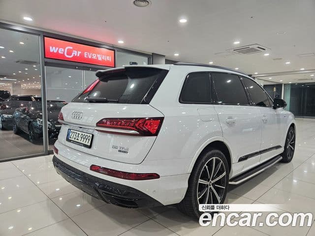 Audi Q7 2021 — ფოტო 7/17