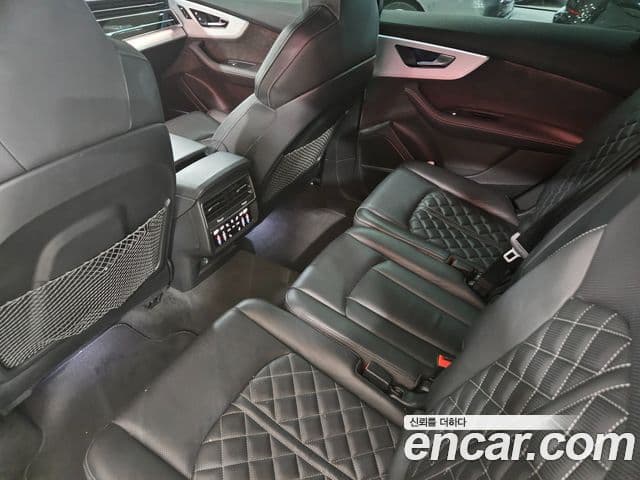 Audi Q7 2021 — ფოტო 6/17