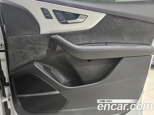 Audi Q7 2021 — ფოტო 3/17