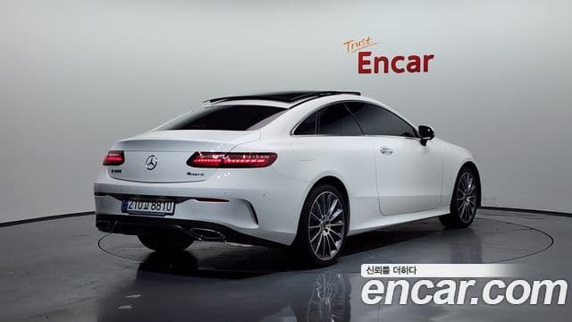 Mercedes-Benz E-Class 2023 — Photo 7/20