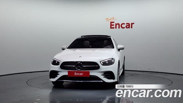 Mercedes-Benz E-Class 2023 — Photo 17/20